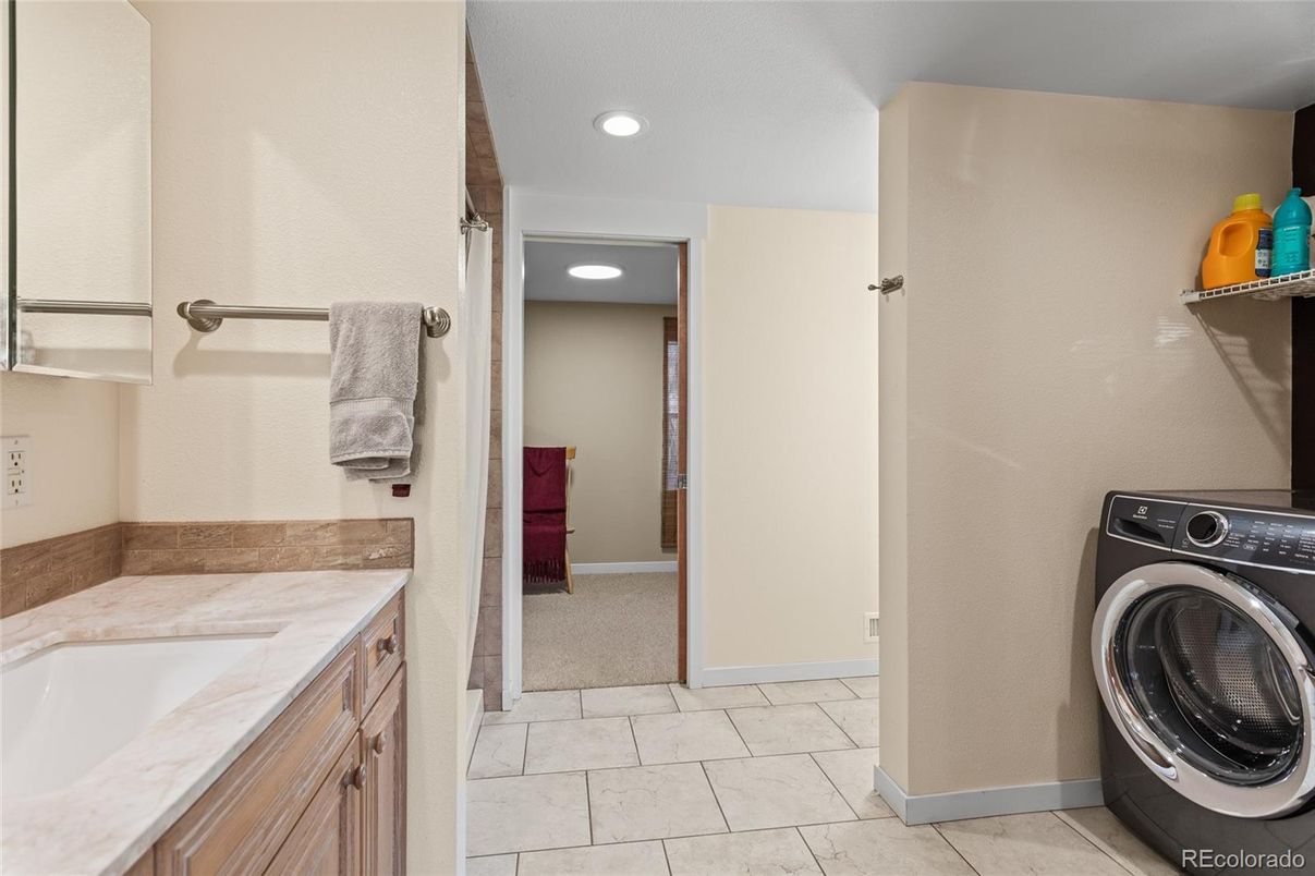 Bathroom, Interior, Recessed Lighting, Washer