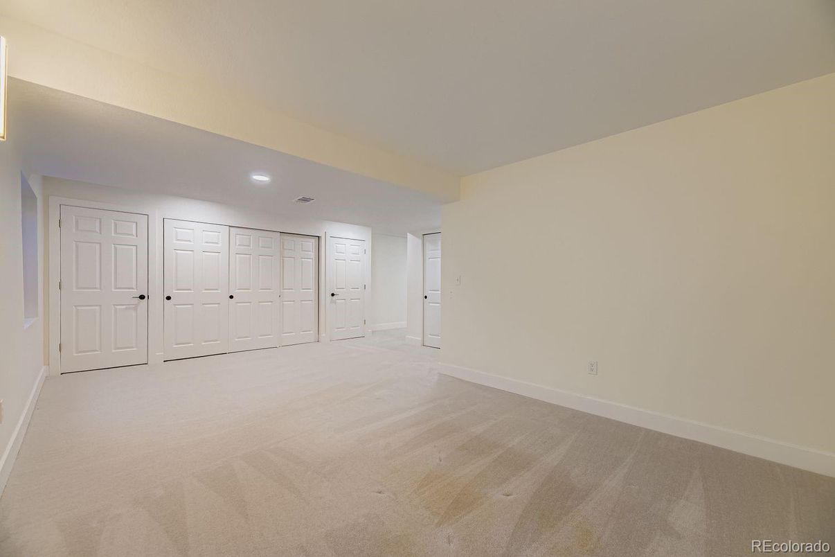 Empty room, Interior, Recessed Lighting