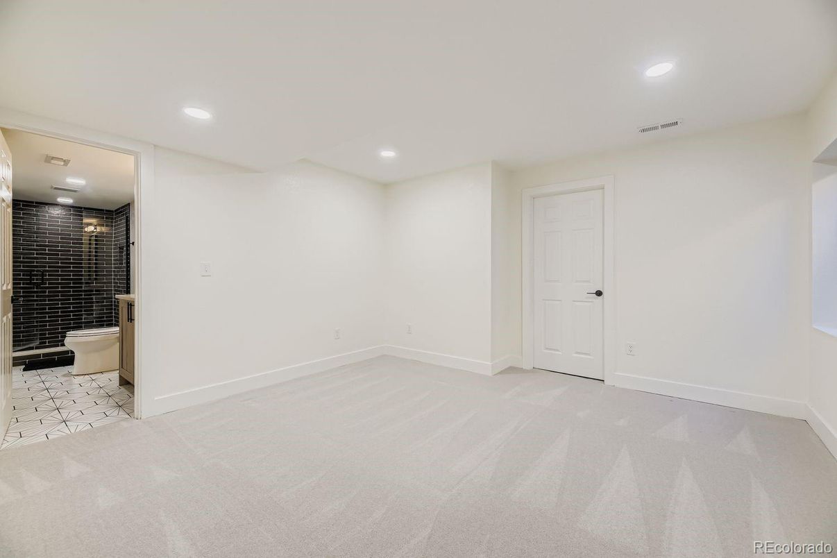 Bathroom, Empty room, Interior, Recessed Lighting