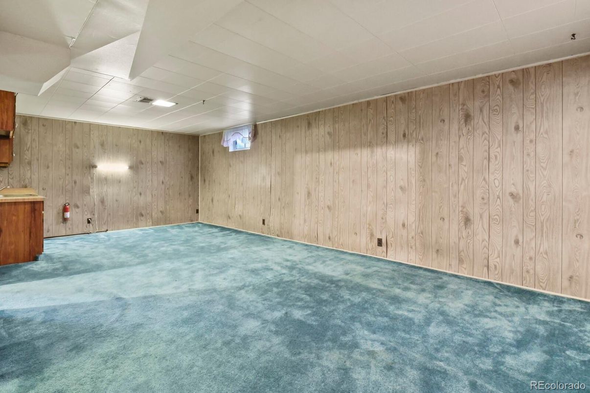 Empty room, Interior, Recessed Lighting, Wooden Walls