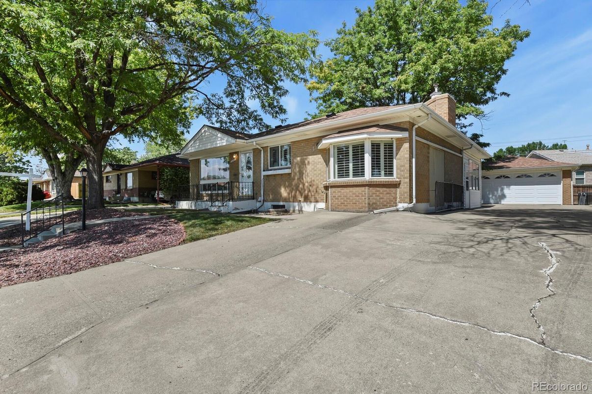 Detached Garage, Exterior