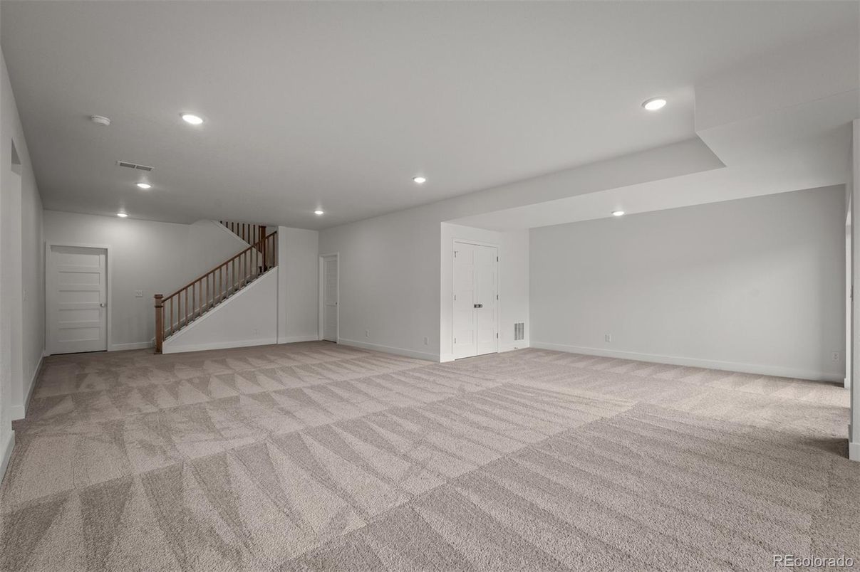 Empty room, Interior, Recessed Lighting