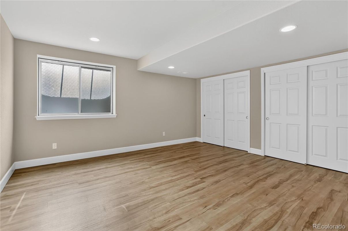 Empty room, Interior, Recessed Lighting, Wood Texture Flooring