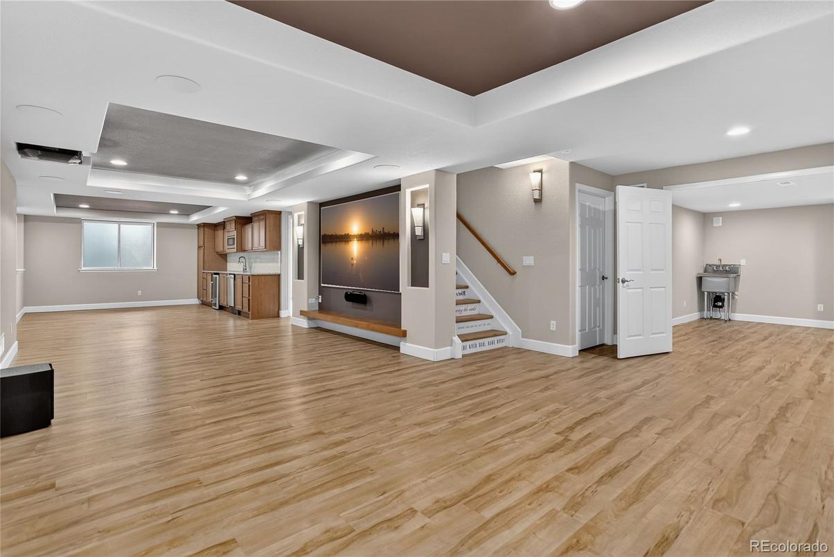 Empty room, Interior, Recessed Lighting, Wood Texture Flooring
