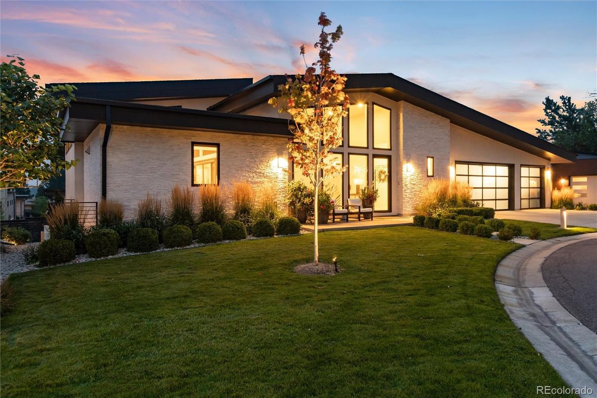 Attached, Backyard, Exterior, Facade, Modern