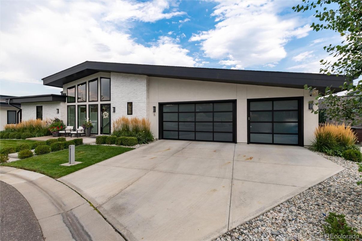 Attached, Exterior, Facade, Modern