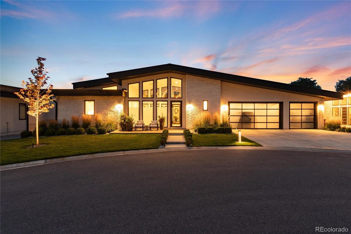 Attached, Exterior, Facade, Modern