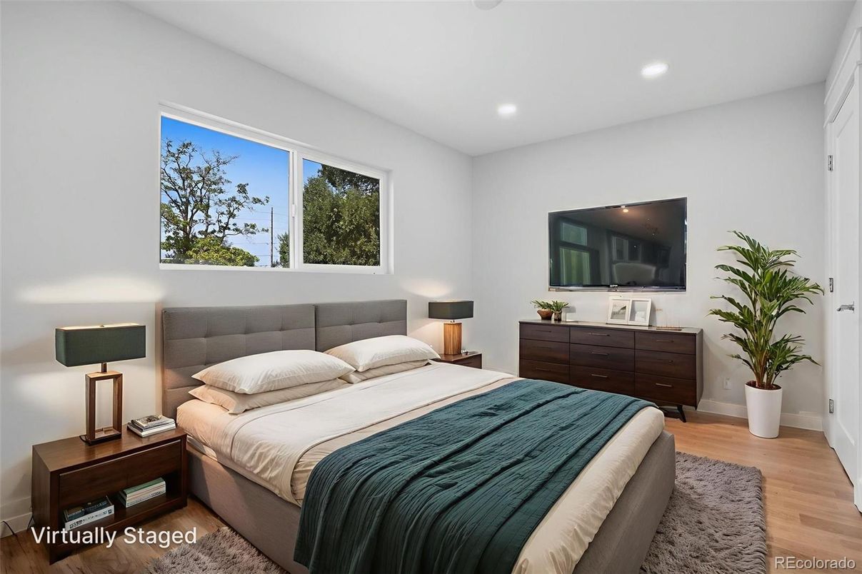Bedroom, Interior, Recessed Lighting, Wood Texture Flooring