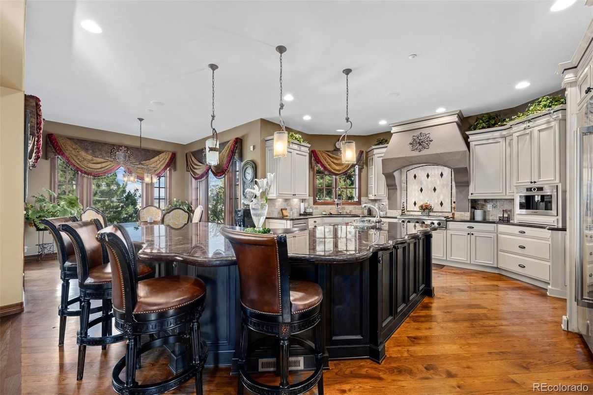 Dining room, Interior, Kitchen, Pendant Lights, Recessed Lighting, Wood Texture Flooring