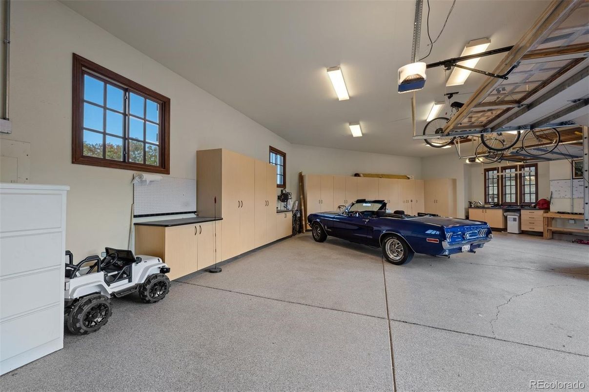 Garage, Interior