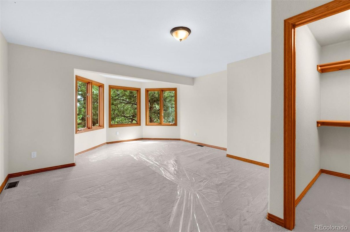 Empty room, Interior