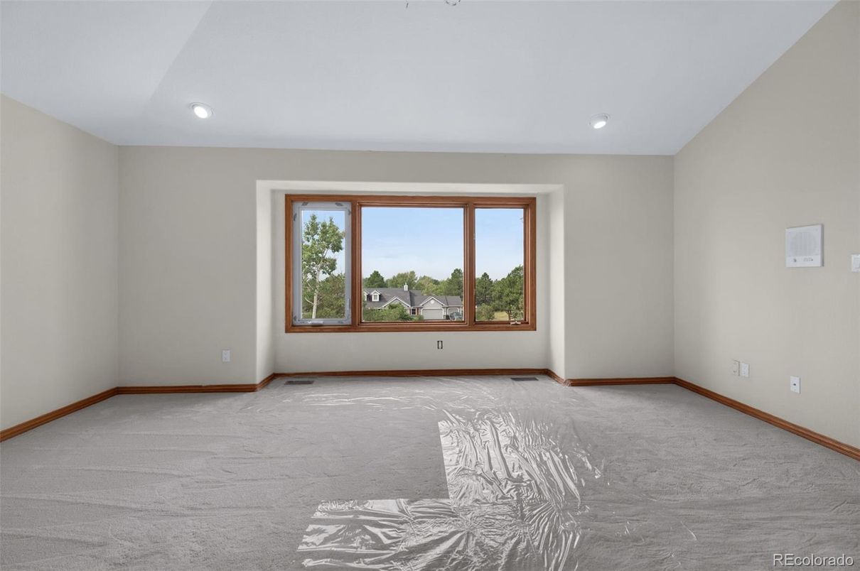 Empty room, Interior, Recessed Lighting