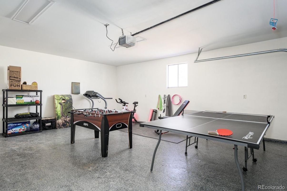 Game Room, Interior