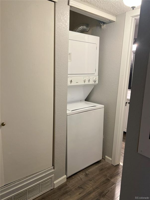 Interior, Utility Closets, Washer, Wood Texture Flooring