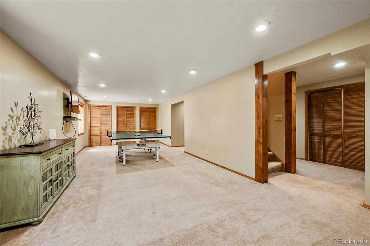 Game Room, Interior, Recessed Lighting