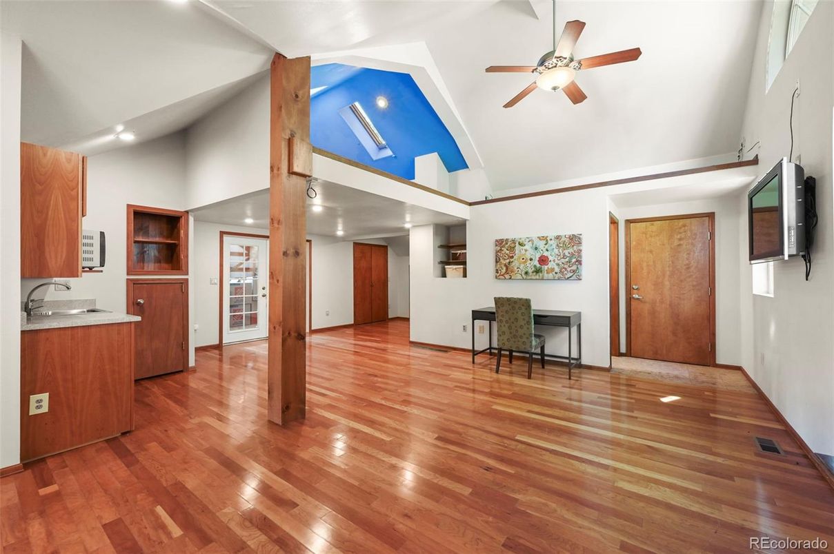 Interior, Recessed Lighting, Wood Texture Flooring