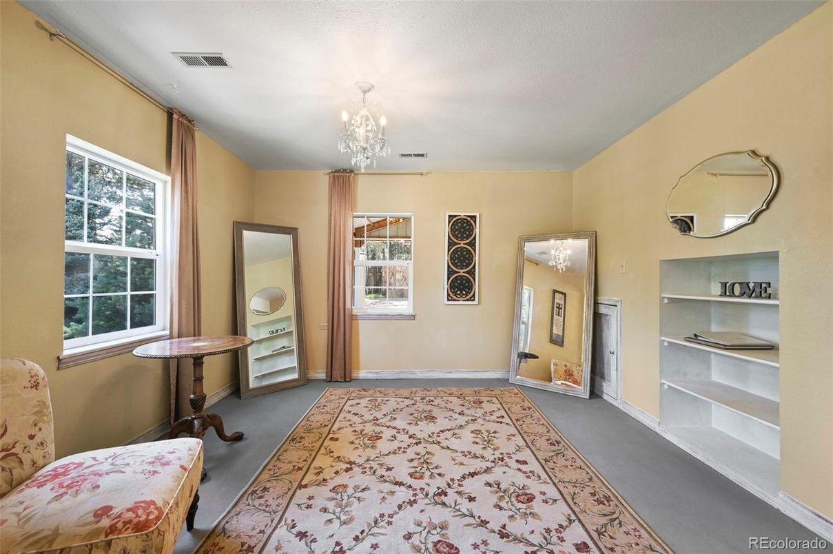 Chandelier, Interior