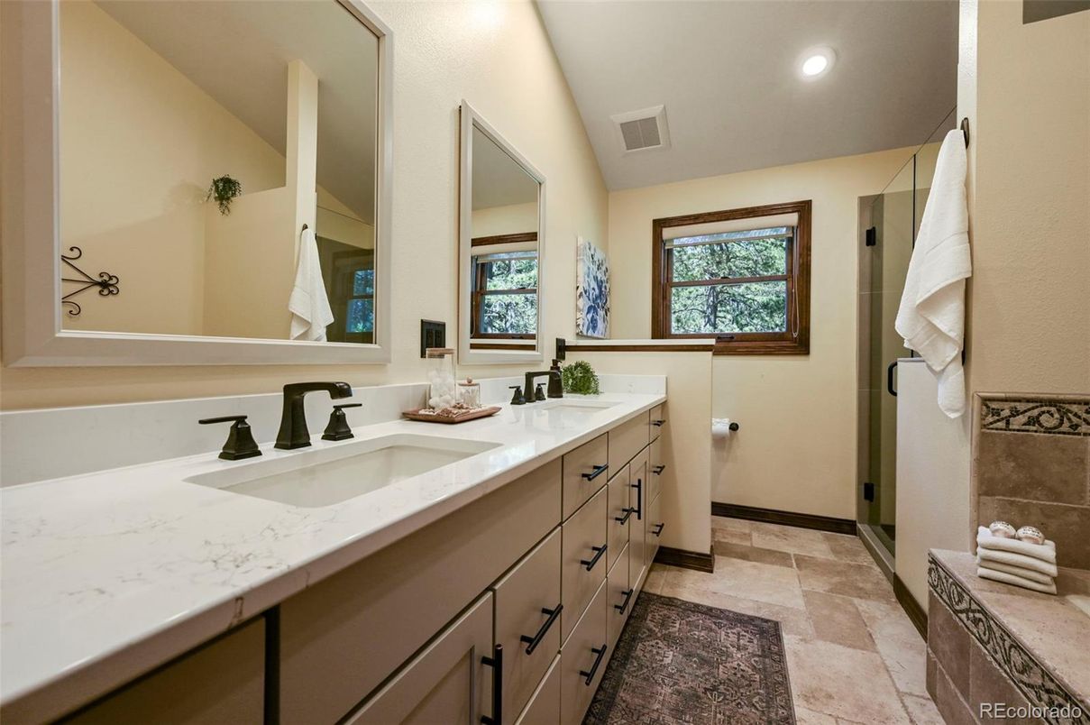 Bathroom, Dual Sink Vanities, Interior, Recessed Lighting