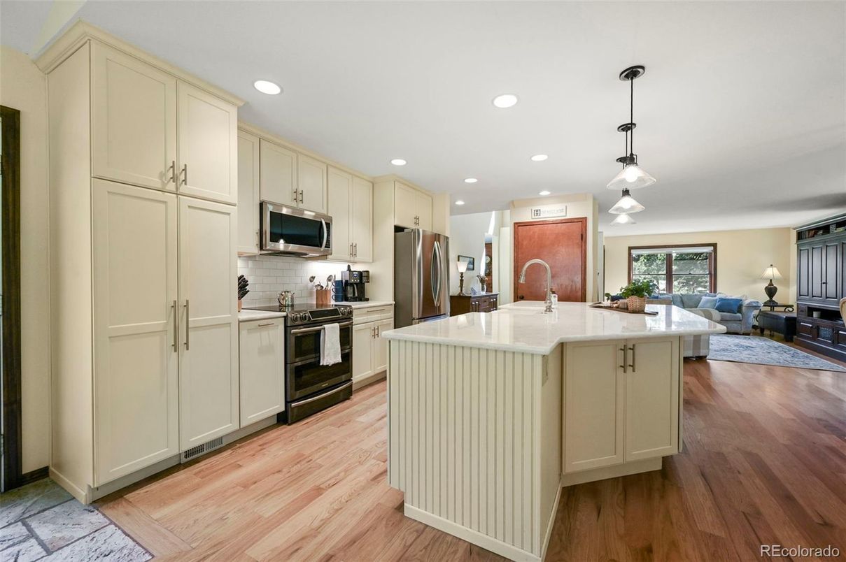 Interior, Kitchen, Living room, Pendant Lights, Recessed Lighting, Stainless Steel Appliances, Wood Texture Flooring