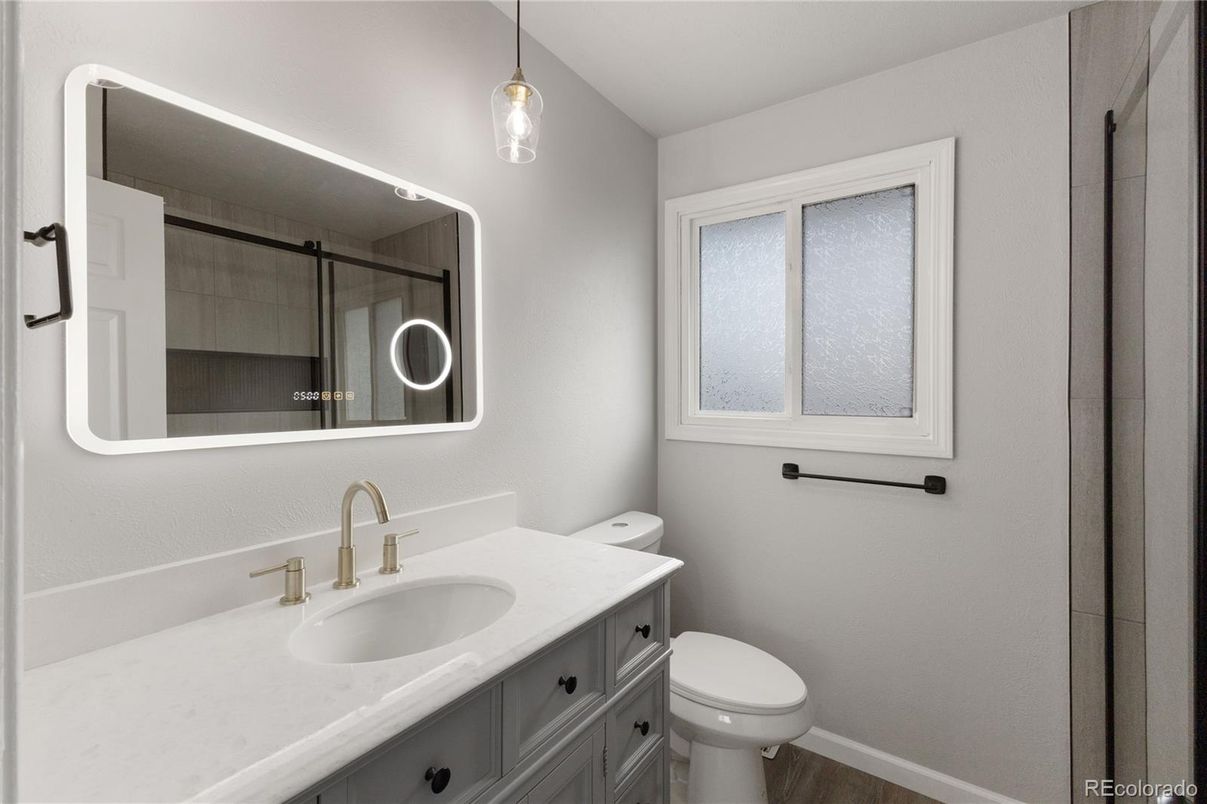 Bathroom, Interior, Pendant Lights, Wood Texture Flooring