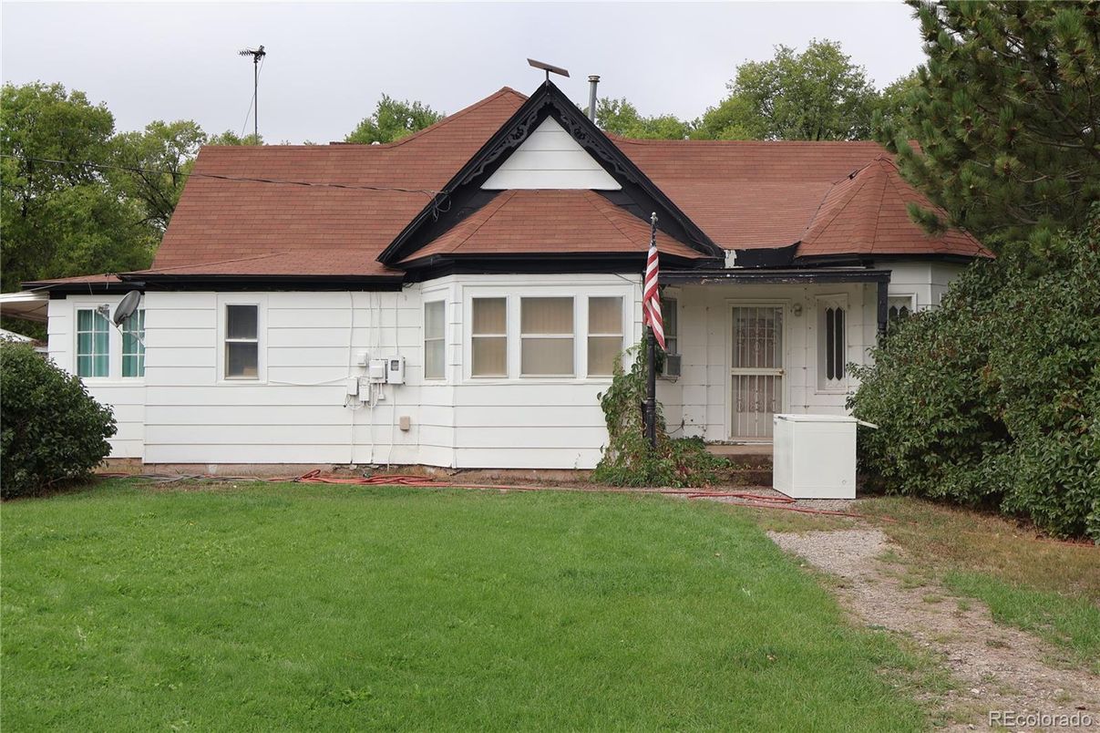 Backyard, Exterior, Facade, Ranch