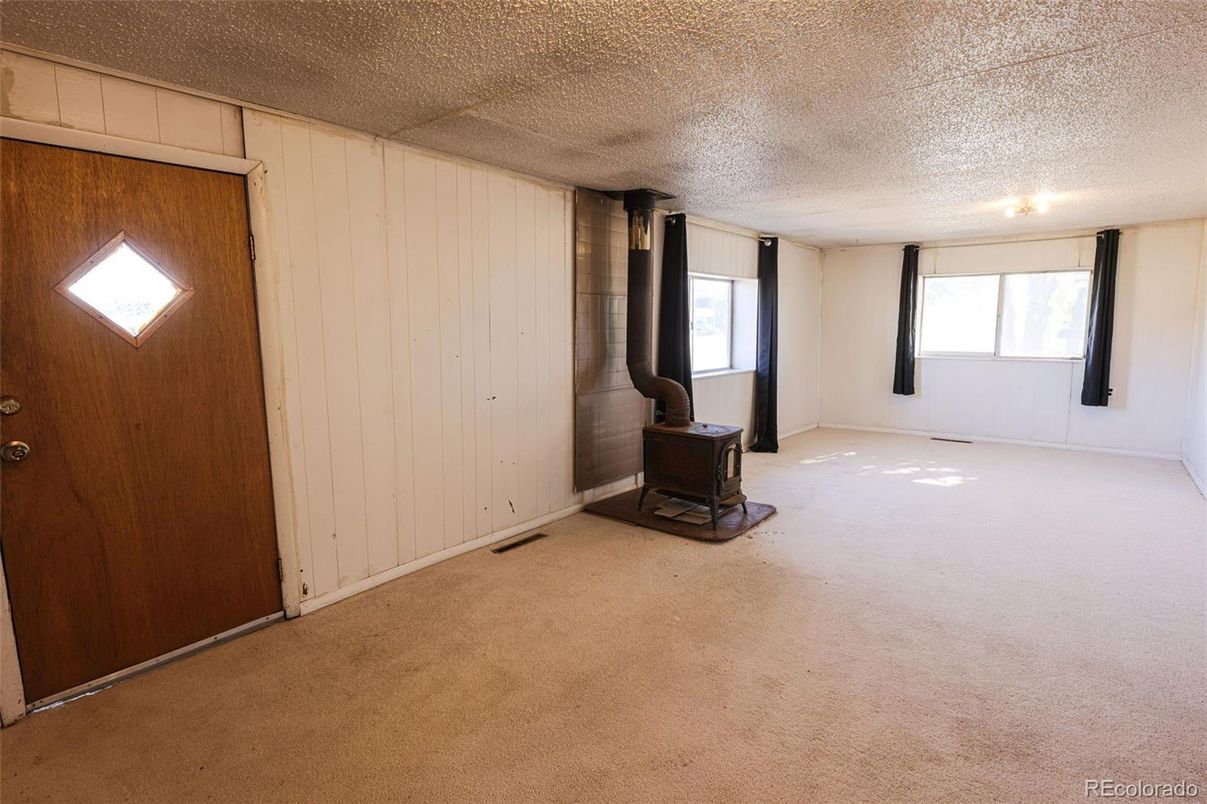 Empty room, Interior