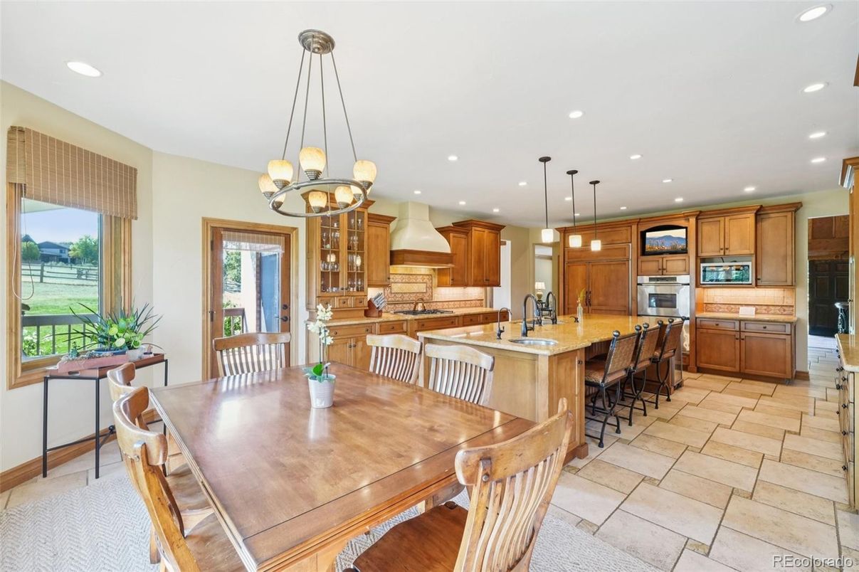 Dining room, Interior, Kitchen, Pendant Lights, Recessed Lighting, Stainless Steel Appliances