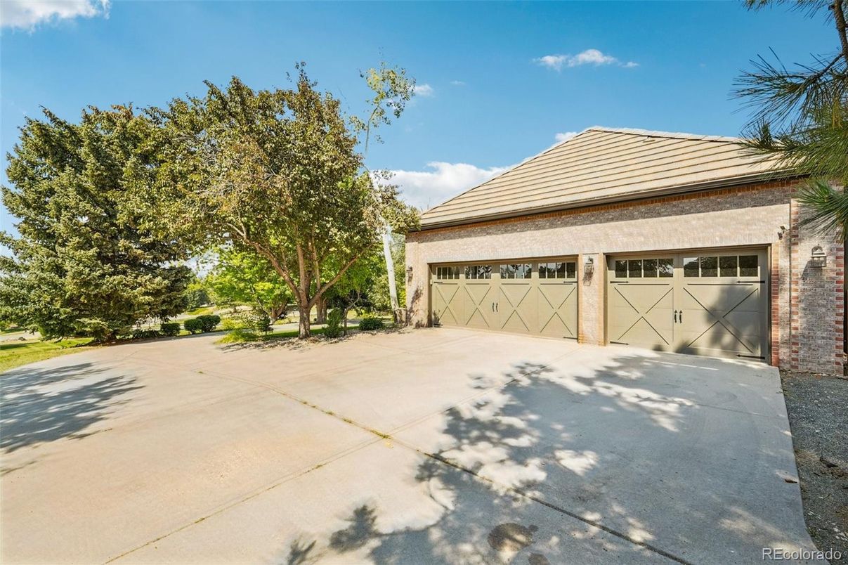 Detached Garage, Exterior