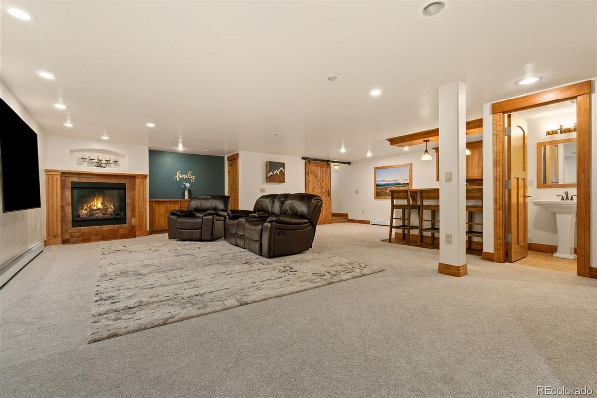 Bathroom, Fireplace, Interior, Pendant Lights, Recessed Lighting