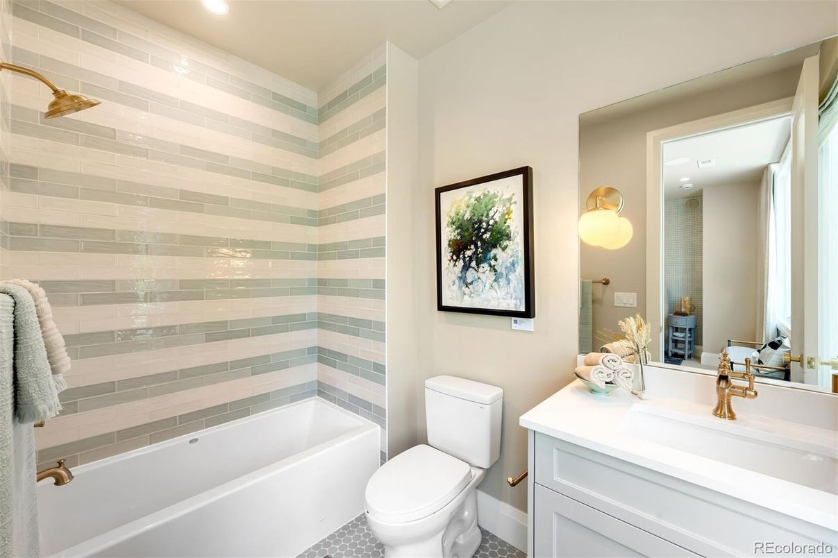 Bathroom, Interior, Recessed Lighting