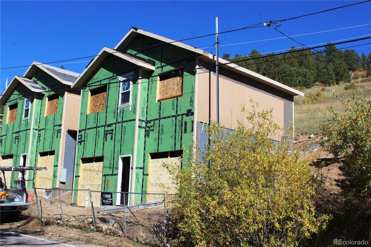 Exterior, Facade, Modern