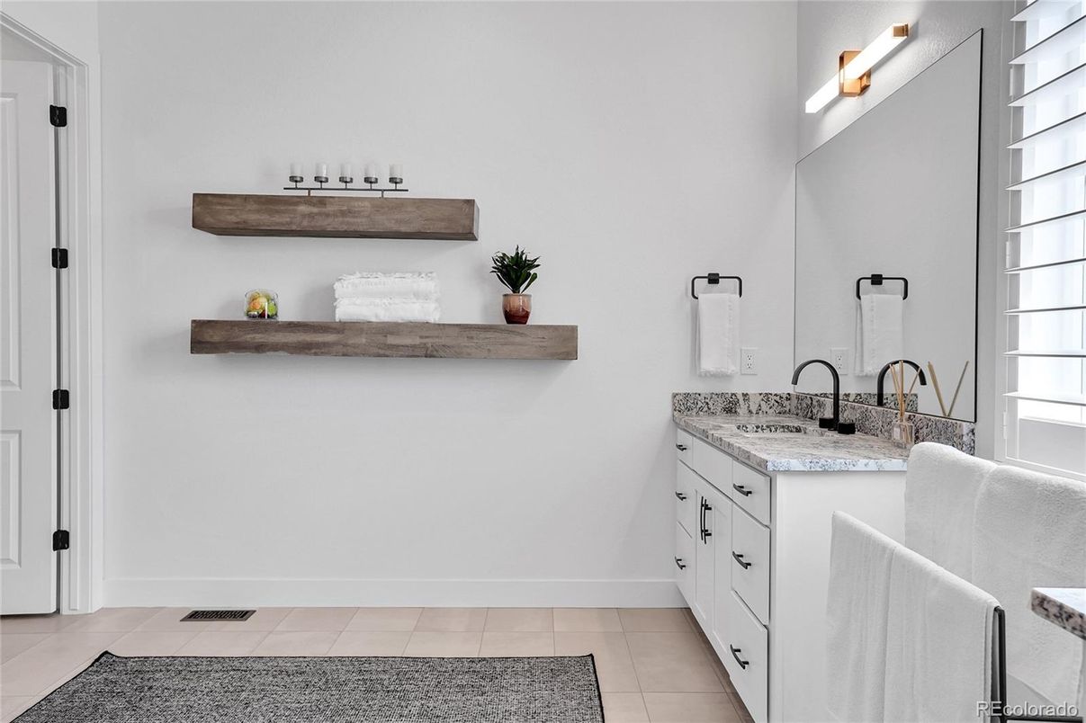 Bathroom, Dual Sink Vanities, Interior