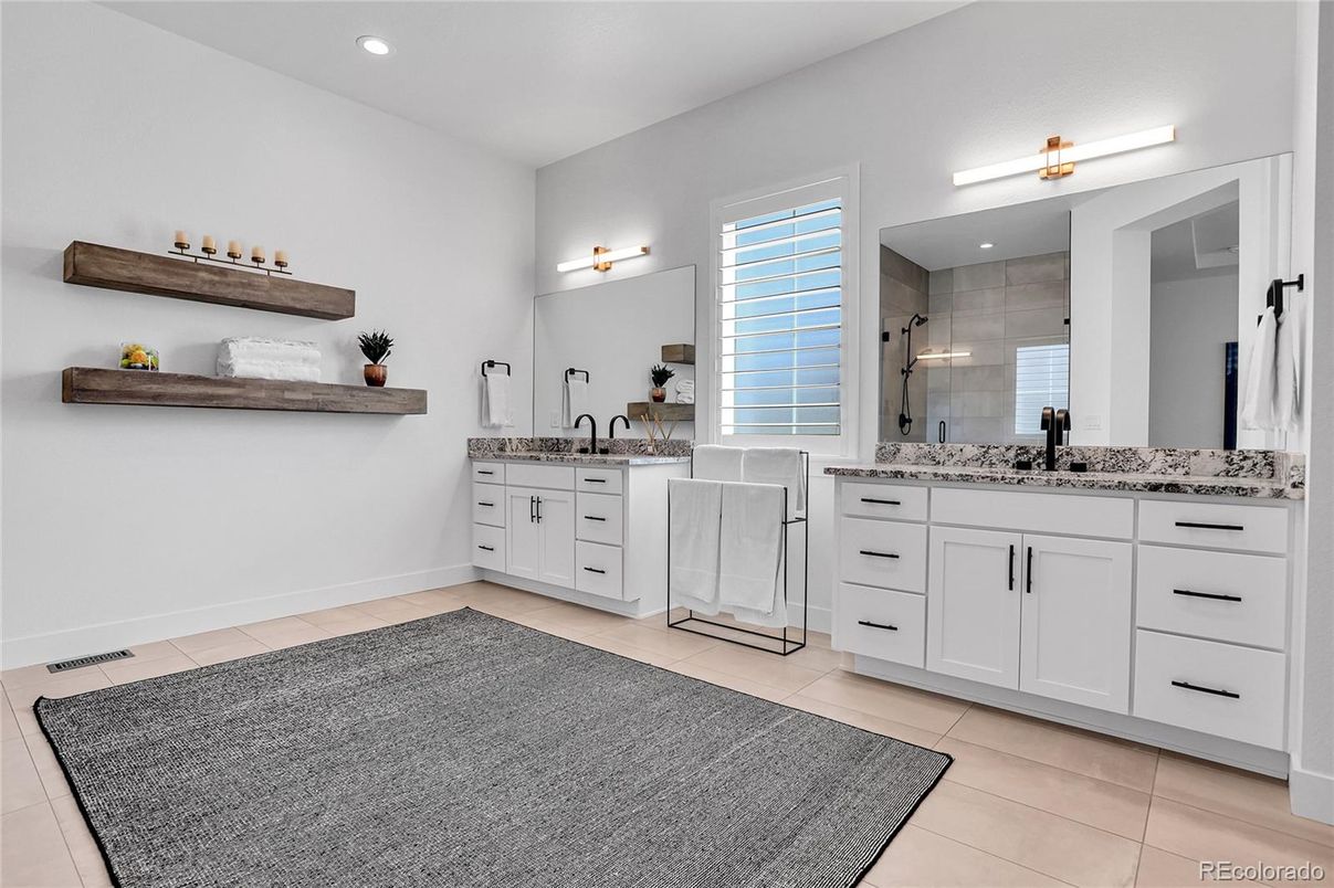 Bathroom, Dual Sink Vanities, Interior, Recessed Lighting
