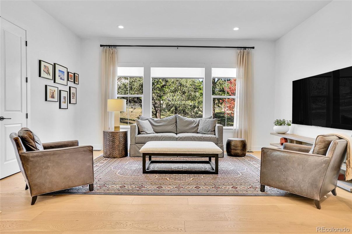 Interior, Living room, Recessed Lighting, Wood Texture Flooring