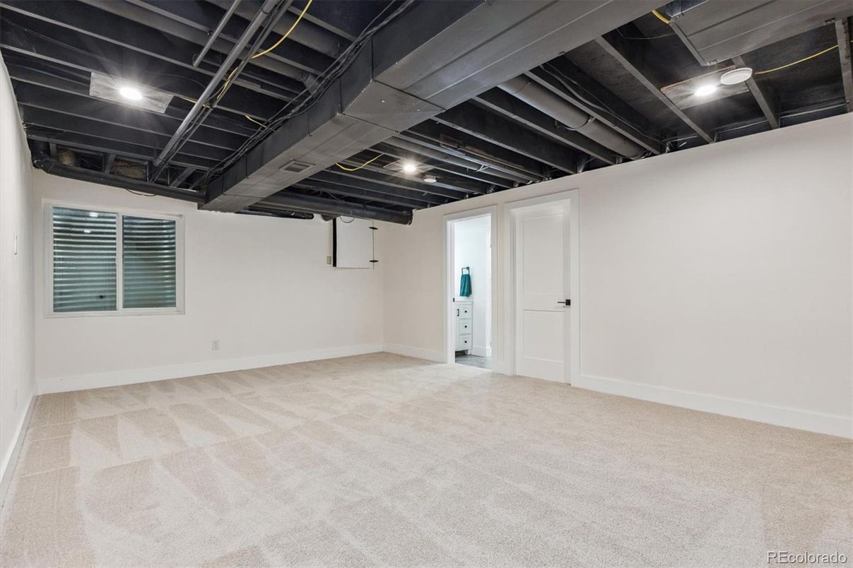 Empty room, Interior, Recessed Lighting