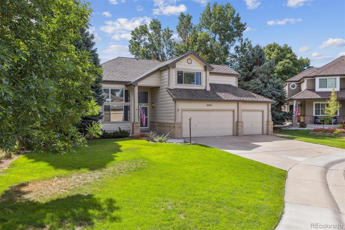 Attached, Exterior, Facade, Split Level