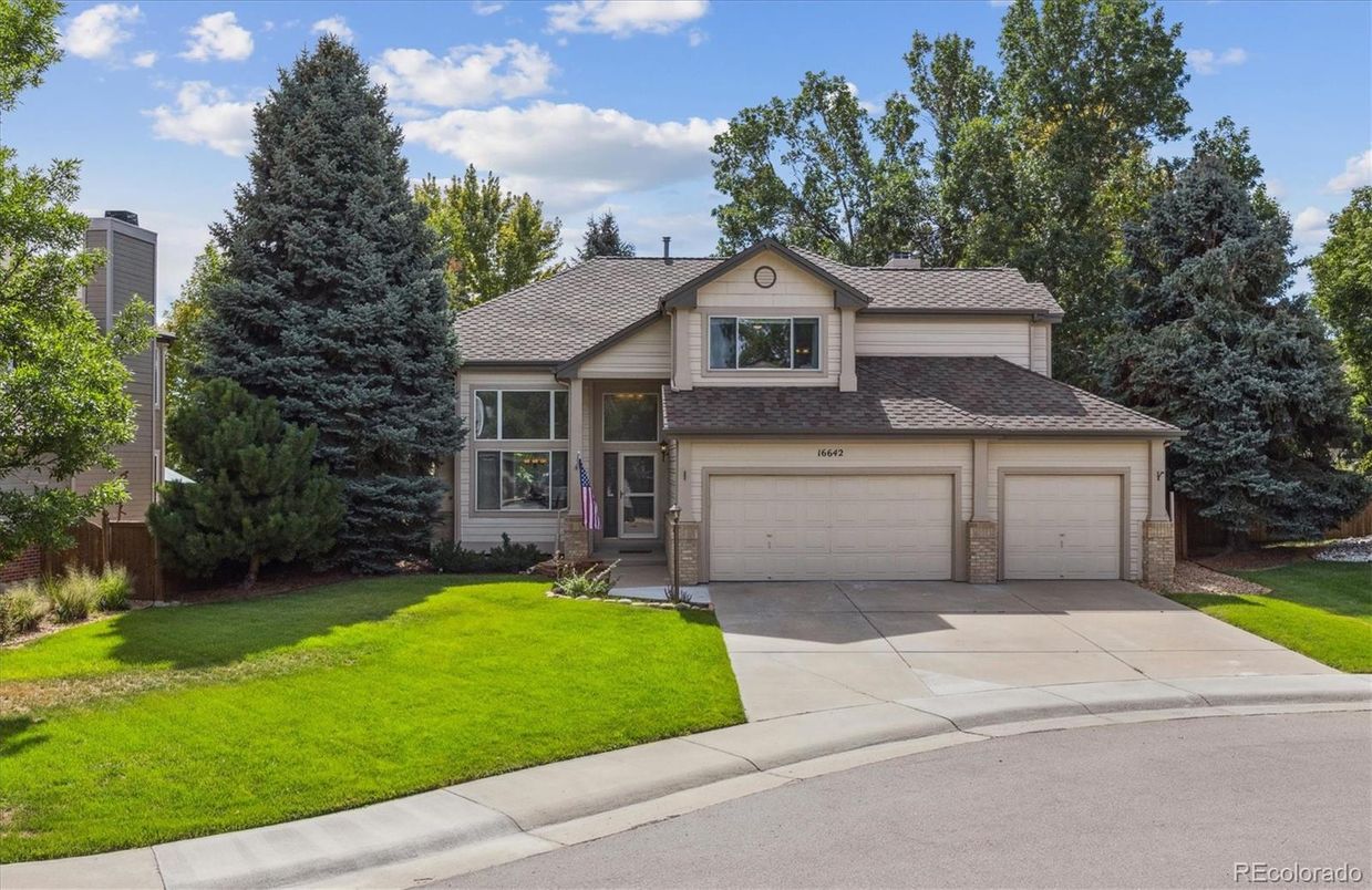 Attached, Exterior, Facade, Mediterranean