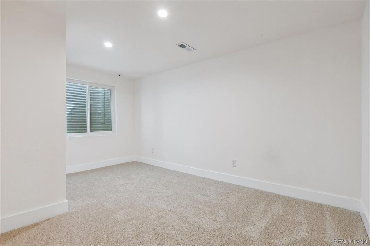 Empty room, Interior, Recessed Lighting