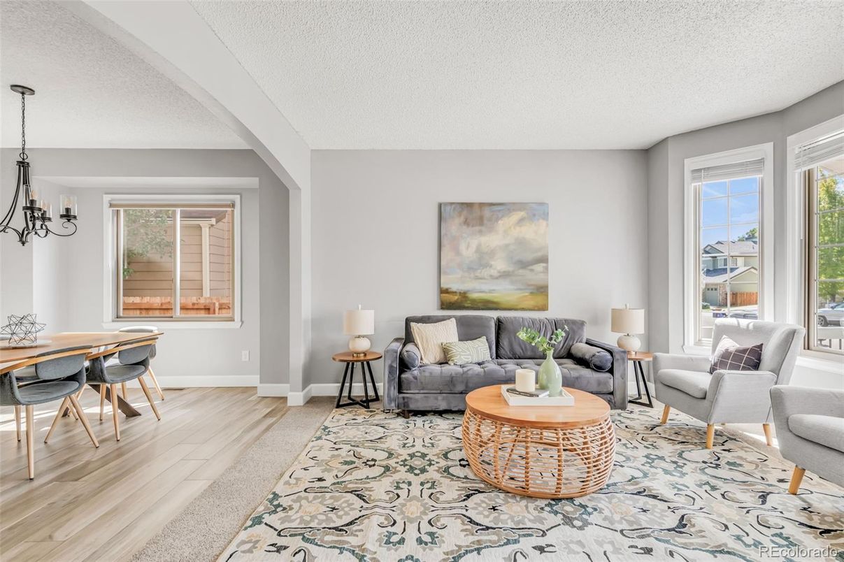 Chandelier, Dining room, Interior, Living room, Pendant Lights, Wood Texture Flooring