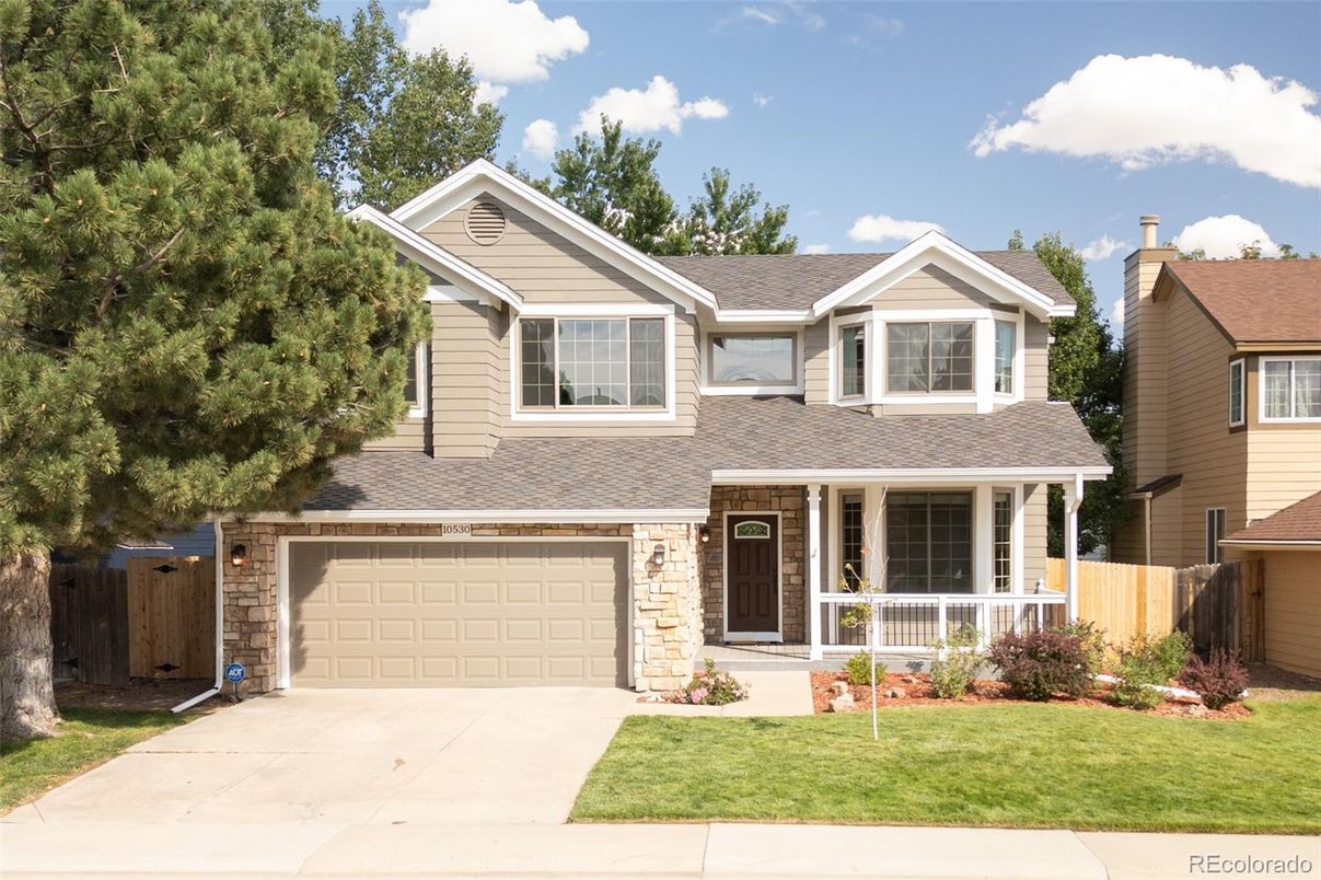 Attached, Exterior, Facade, American Craftsman