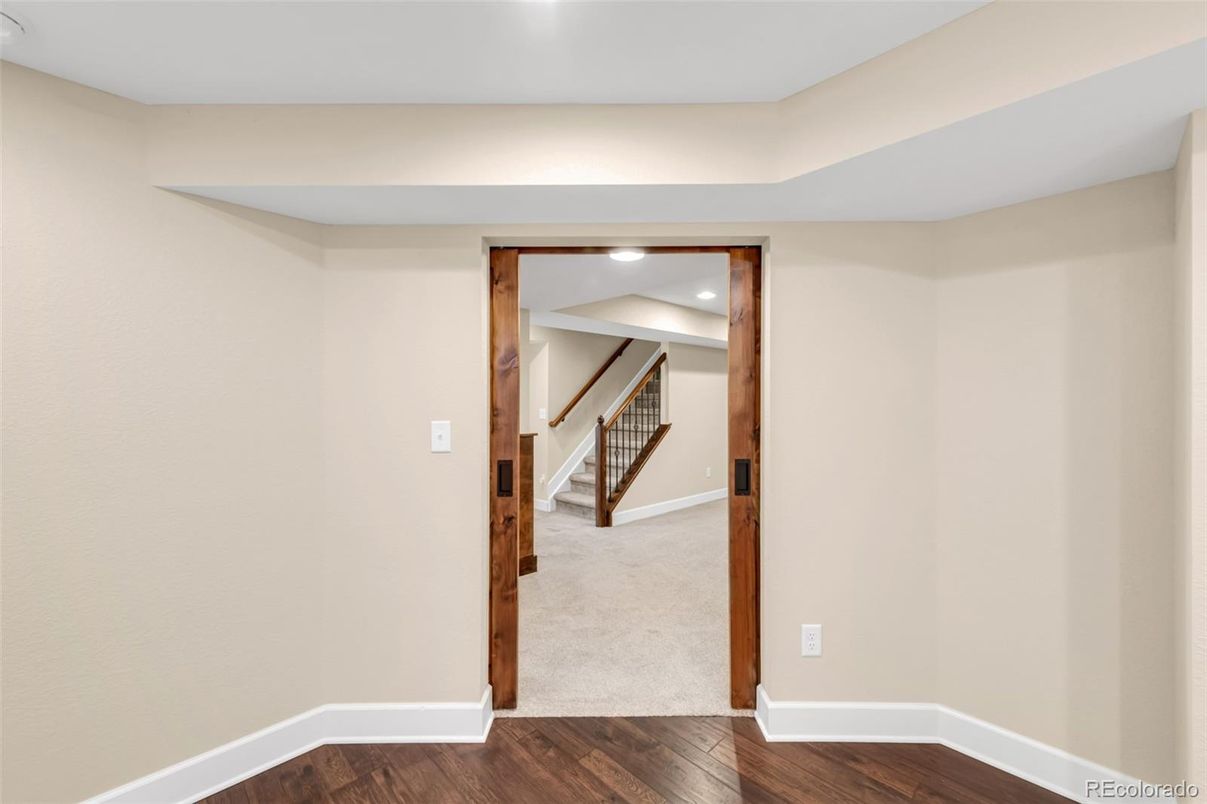 Empty room, Interior, Recessed Lighting, Wood Texture Flooring