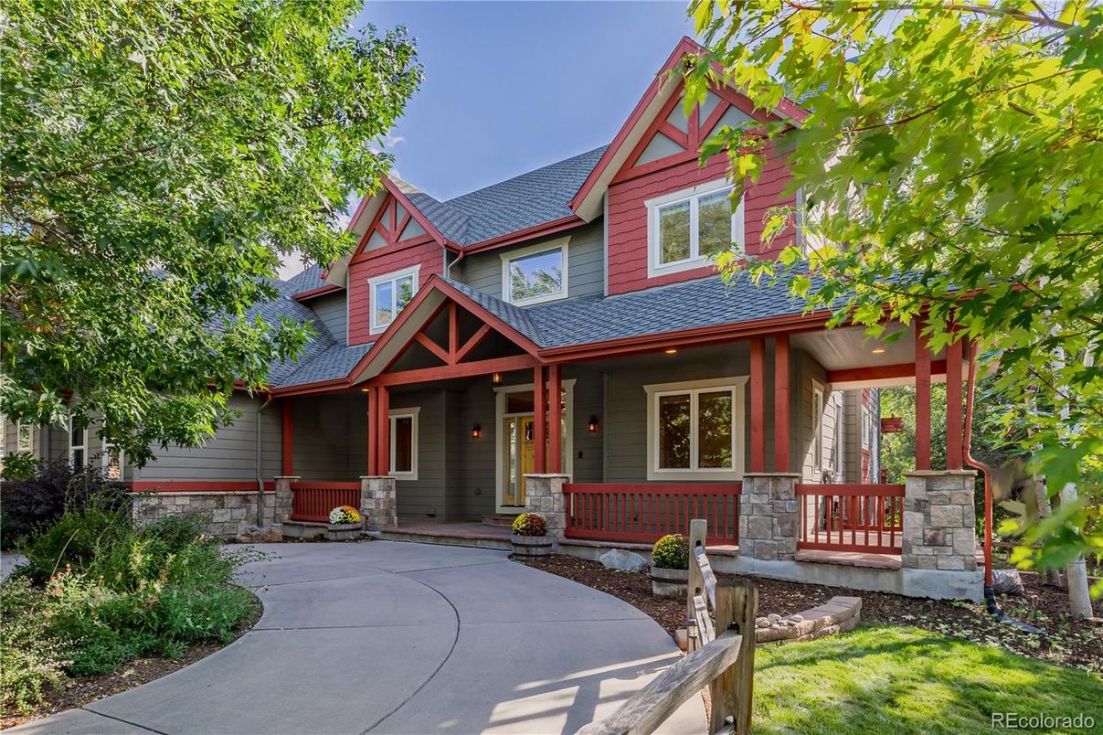 Exterior, Facade, Queen Anne Victorian