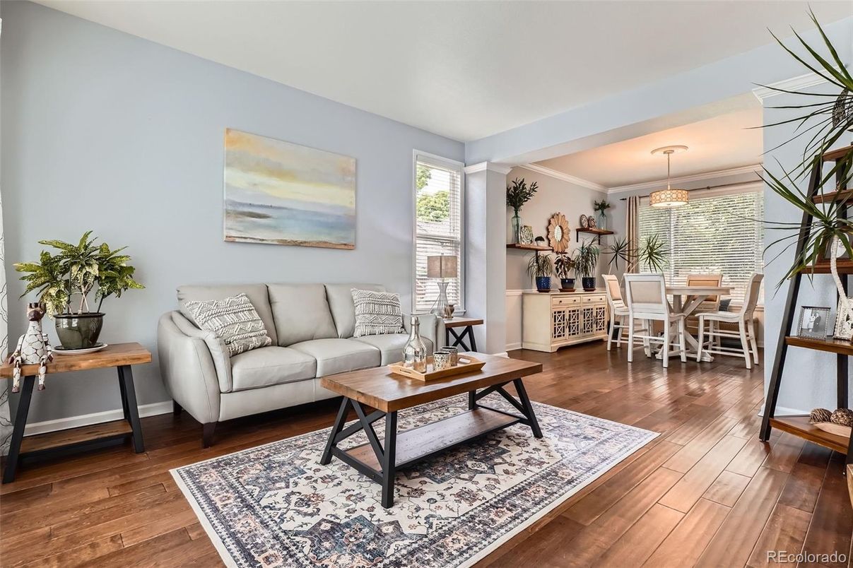 Chandelier, Dining room, Interior, Living room, Pendant Lights, Wood Texture Flooring