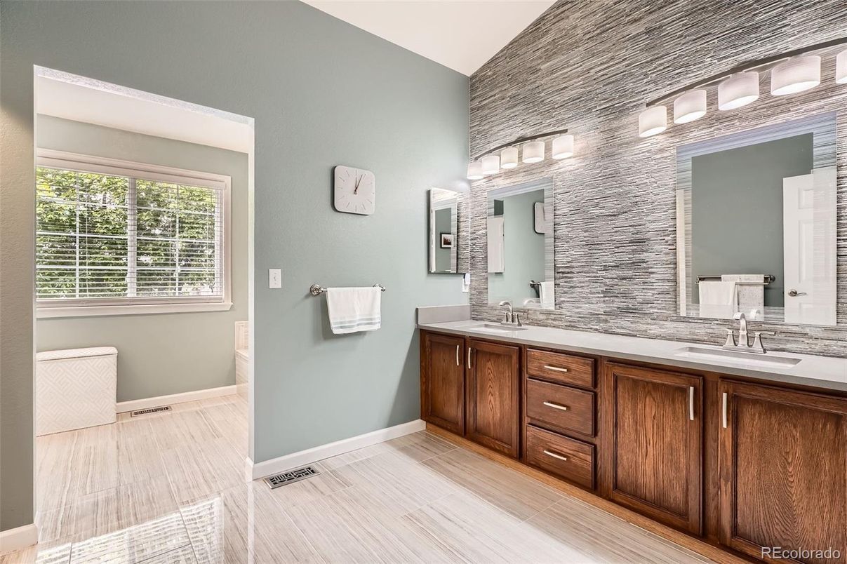 Bathroom, Dual Sink Vanities, Interior