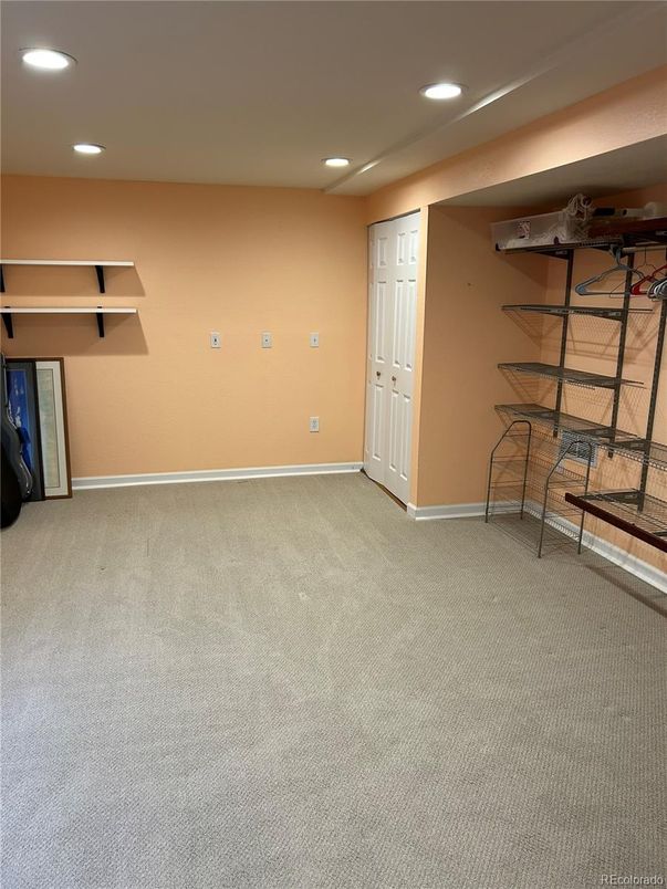 Empty room, Interior, Recessed Lighting