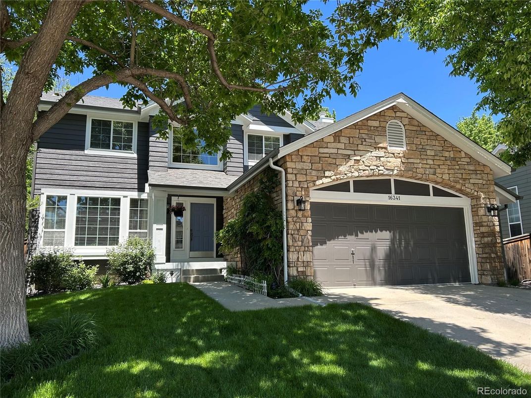 Attached, Exterior, Facade, American Craftsman