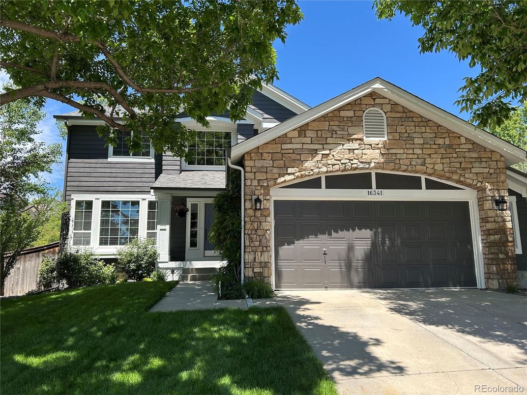 Attached, Exterior, Facade, American Craftsman