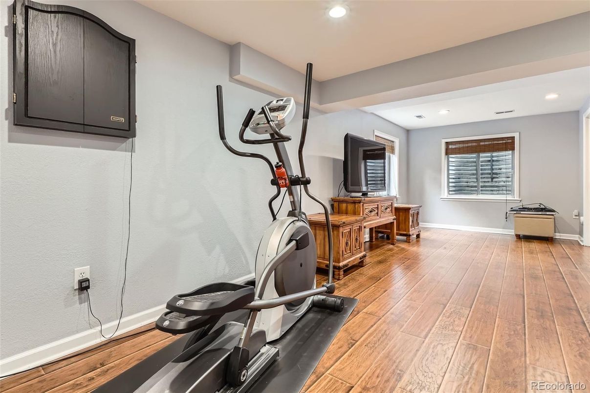 Fitness Equipment, Interior, Recessed Lighting, Wood Texture Flooring
