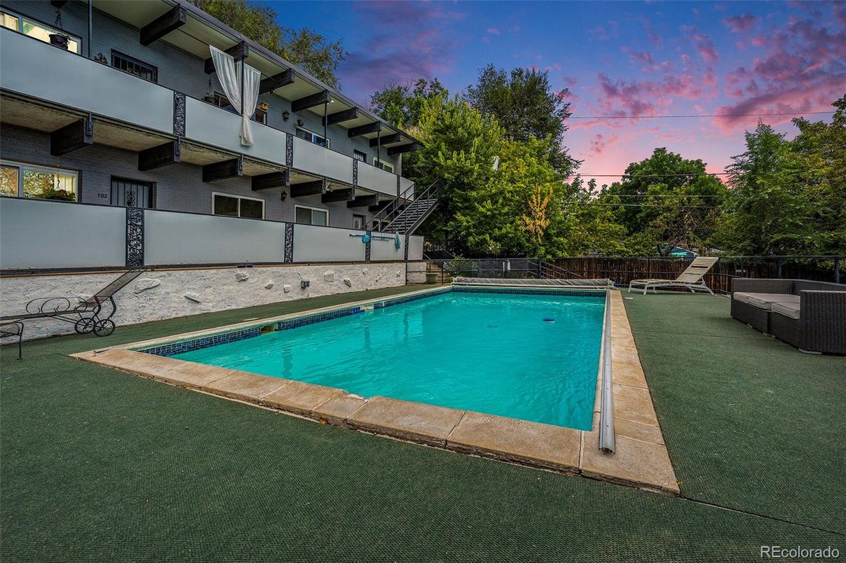 Exterior, Pool