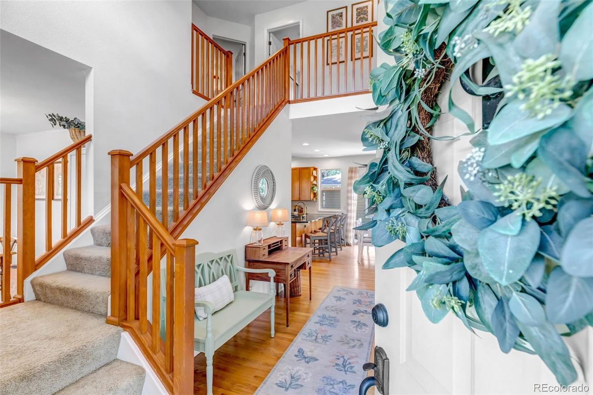 Interior, Piano, Recessed Lighting, Wood Texture Flooring